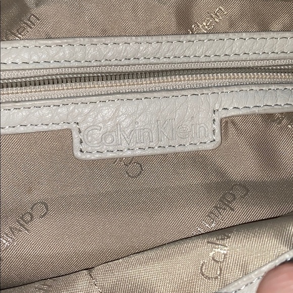 Calvin Klein - Picture 4 of 7